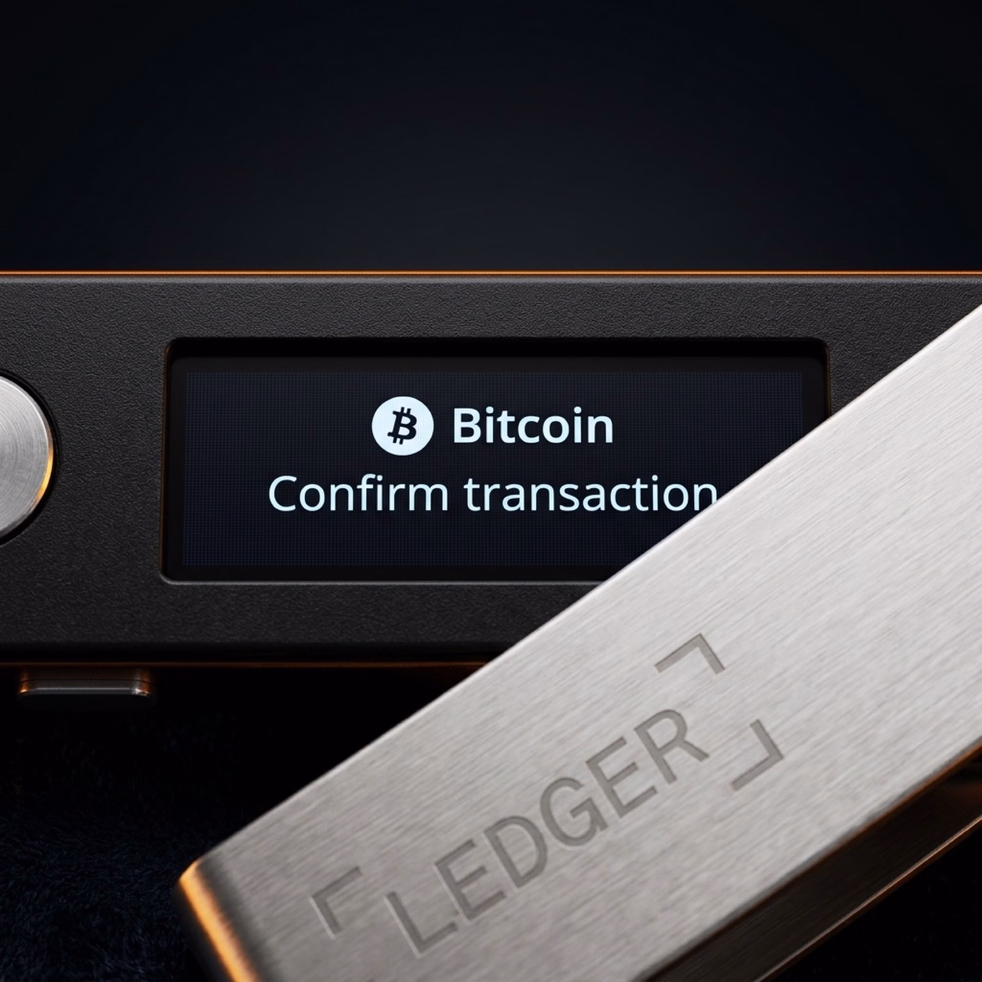 หน้าจอ Ledger Nano X ยืนยันธุรกรรม Bitcoin